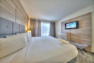 Riverside by the Beach Apartments - 4