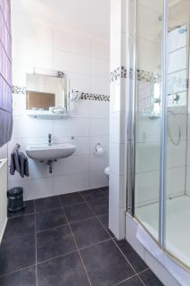 Hotel Garni Zum Dorfbrunnen - Bornheim - 9