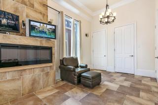 Spacious 4BR Condo on Carondelet Near All Hot Spo - 8