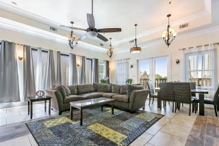 Spacious 4BR Condo on Carondelet Near All Hot Spo - New Orleans - 0