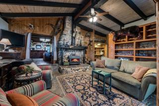 The Davies Family Inn - 4