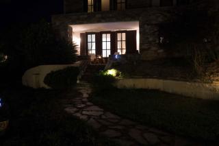 Tranquil Infinity Pool Getaway (private jacuzzi and steam bath, pool, garden, sea and city views) - Volos - 7