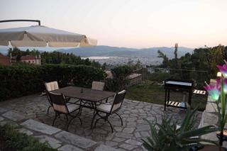 Tranquil Infinity Pool Getaway (private jacuzzi and steam bath, pool, garden, sea and city views) - Volos - 4