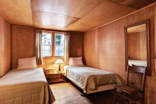 Roost Manor - Eagle River - 1