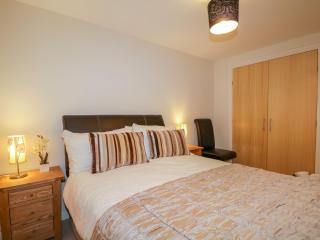 7 Riverside Gardens - 2