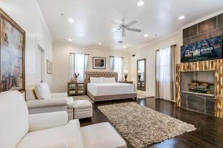 Spacious 4BD Luxury Penthouse with Balcony - New Orleans - 6