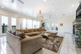 Spacious 4BD Luxury Penthouse with Balcony - New Orleans - 0