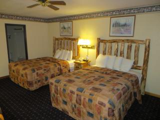 Super 8 by Wyndham Bridgeview of Mackinaw City - Mackinaw City - 5