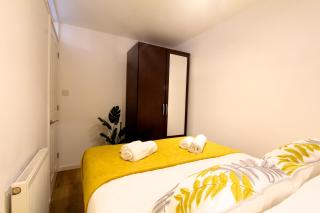 2 Bedrooms - 3 Beds - Free Parking - 168 - Stanwell - 2