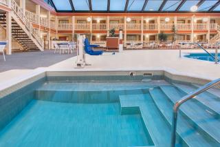 AmericInn by Wyndham Janesville - Janesville - 4