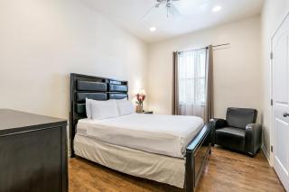 Inviting 3BR Condo steps from St Charles Ave - New Orleans - 8