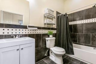 Inviting 3BR Condo steps from St Charles Ave - New Orleans - 3