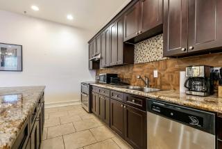 Inviting 3BR Condo steps from St Charles Ave - New Orleans - 9