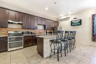 Inviting 3BR Condo steps from St Charles Ave - New Orleans - 1