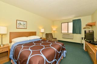 Super 8 by Wyndham Kamloops On The Hill - 2
