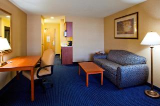 Holiday Inn Express Syracuse Airport by IHG - 1
