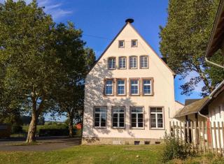 Alte Schule Gästehaus - The principal's rooms Appartment - Bitburg - 1