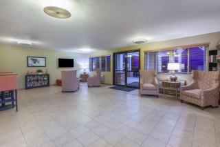 AmericInn by Wyndham Petoskey - Petoskey - 5