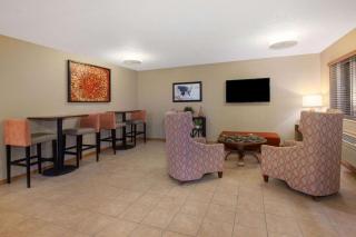 AmericInn by Wyndham Petoskey - Petoskey - 4