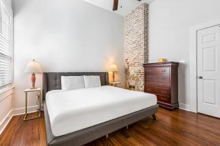 Cozy and Charming House with Luxury Amenities - New Orleans - 7