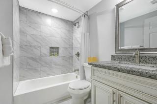 Cozy and Charming House with Luxury Amenities - New Orleans - 1