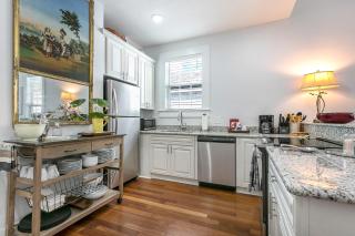 Cozy and Charming House with Luxury Amenities - New Orleans - 8