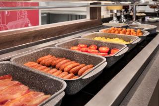 Ramada by Wyndham Cobham - 7