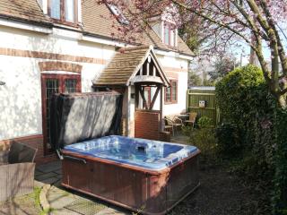 Measure Cottage - Sleeps 4 - Private Hot tub and garden - Henley in Arden - 8