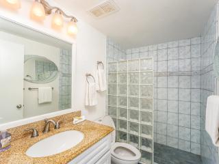 Oceanfront Paradise with private lanai overlooking Kailua Bay - 5