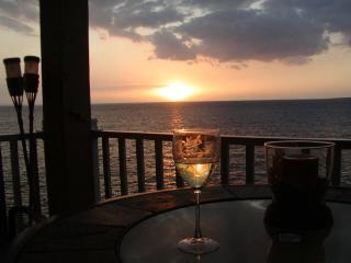 Oceanfront Paradise with private lanai overlooking Kailua Bay - Kailua-Kona - 0
