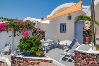 Akrotiri Hotel - 1