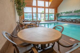 Westwood Shores Waterfront Resort - Sturgeon Bay - 5