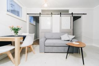 M6 Main Square Stylish One Bedroom - 9