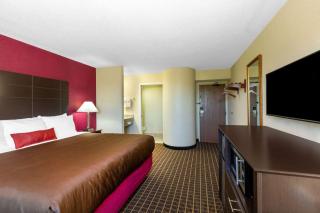 Baymont Inn & Suites by Wyndham Mukwonago - Mukwonago - 2