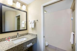 Baymont Inn & Suites by Wyndham Mukwonago - Mukwonago - 1