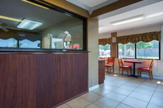 Days Inn by Wyndham Chesapeake - Chesapeake - 5