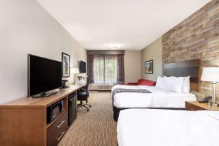 La Quinta Inn and Suites by Wyndham Bloomington - 1