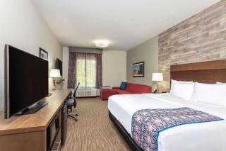 La Quinta Inn and Suites by Wyndham Bloomington - Bloomington - 2