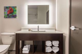 La Quinta Inn and Suites by Wyndham Bloomington - Bloomington - 9