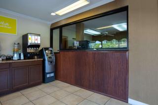 Days Inn by Wyndham Chesapeake - Chesapeake - 4