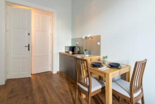 Oak Tree Old Town Apartments - 4