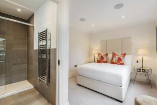 Palace Wharf Apartments - 9