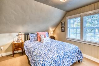 Seaside Classic Cottage - 2
