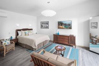 Mid-Mod Retro Private Studio & Pool - 8