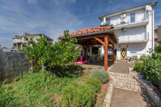 Apartment and Room Ilija - Tribunj - 0