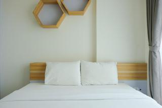 Compact 1BR at Tree Park Apartment By Travelio - 3