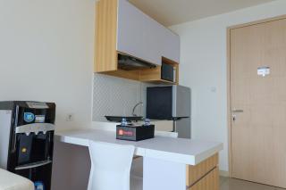 Compact 1BR at Tree Park Apartment By Travelio - 8
