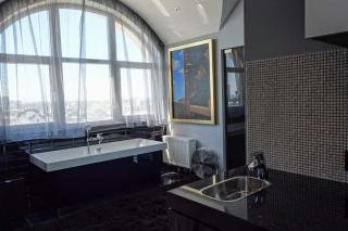 Panoramic 3BR penthouse in the heart of Odessa - 8