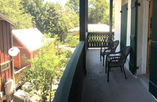 Hibiscus Coffee & Guesthouse - 2