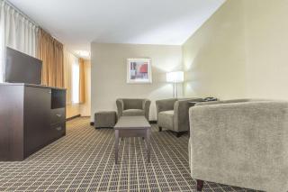 Quality Inn & Suites Windsor - Downtown - 2